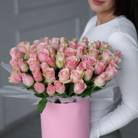 51 розовая роза в шляпной коробке