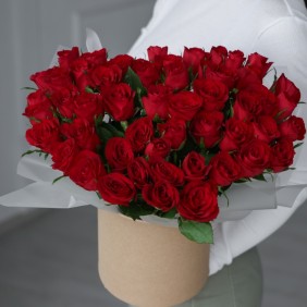 51 красная роза в шляпной коробке