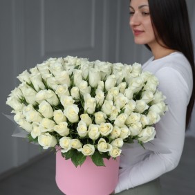 101 белая роза в шляпной коробке