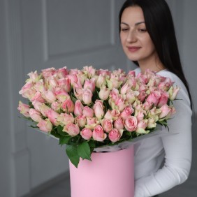 101 розовая роза в шляпной коробке