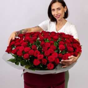 101 красная роза в коробке